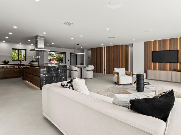 2108 NE 63rd St, Fort Lauderdale FL 33308