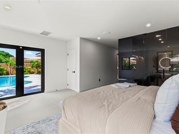 2108 NE 63rd St, Fort Lauderdale FL 33308