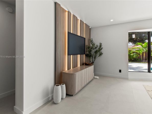 2108 NE 63rd St, Fort Lauderdale FL 33308