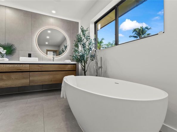 2108 NE 63rd St, Fort Lauderdale FL 33308