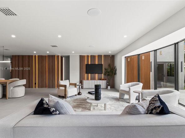 2108 NE 63rd St, Fort Lauderdale FL 33308