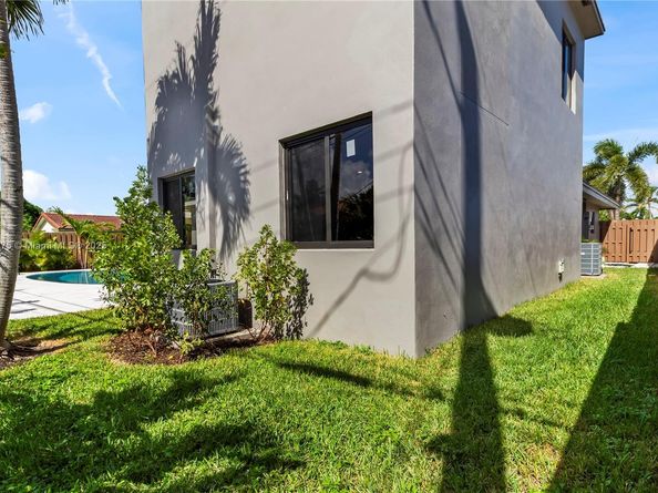 2108 NE 63rd St, Fort Lauderdale FL 33308