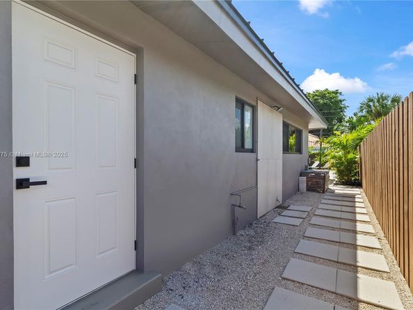 2108 NE 63rd St, Fort Lauderdale FL 33308