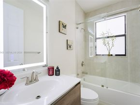 8723 NW 102nd Pl, Doral FL 33178