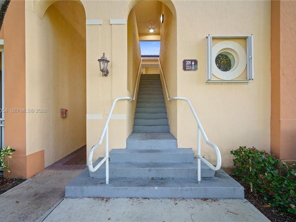 10242 NW 7th St 209, Miami FL 33172