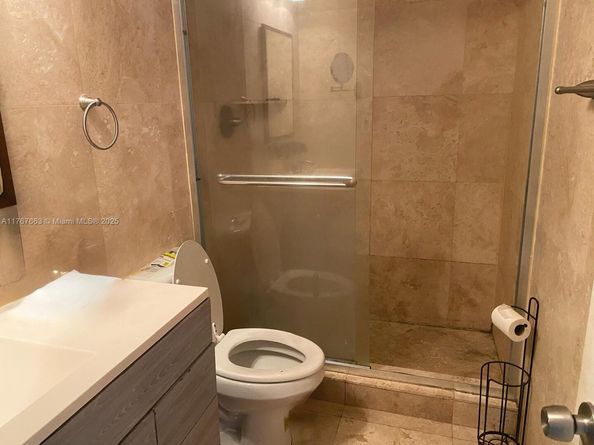 400 Kings Point Dr 209, Sunny Isles Beach FL 33160