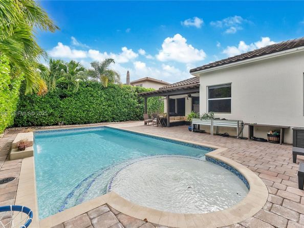 14929 SW 176th Ter, Miami FL 33187