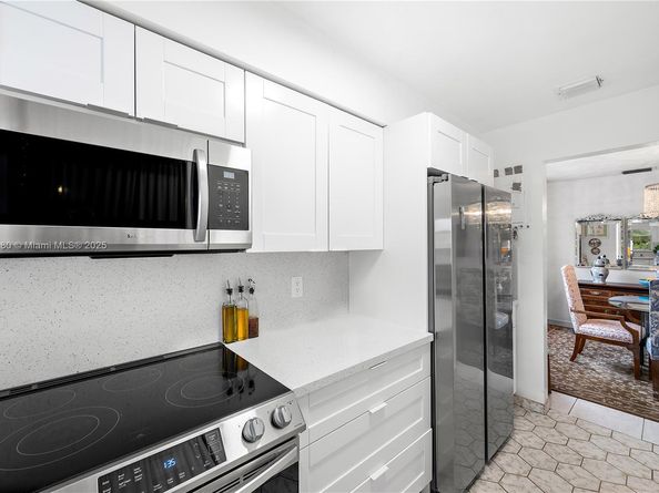 160 NE 8th Ave 9B, Hallandale Beach FL 33009