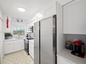 160 NE 8th Ave 9B, Hallandale Beach FL 33009