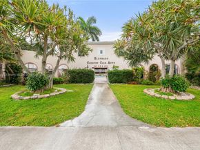 160 NE 8th Ave 9B, Hallandale Beach FL 33009