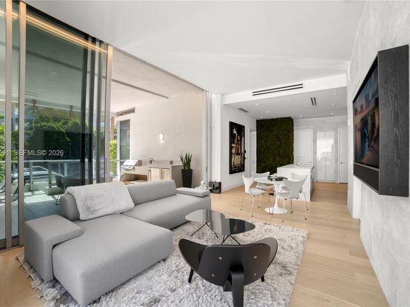 304 Ocean Dr 102, Miami Beach FL 33139