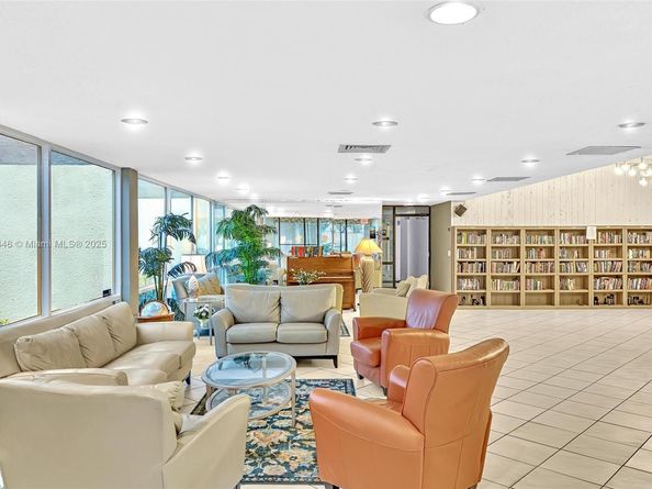 2221 Cypress Island Dr 805, Pompano Beach FL 33069