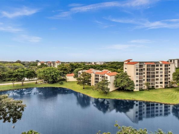 2221 Cypress Island Dr 805, Pompano Beach FL 33069