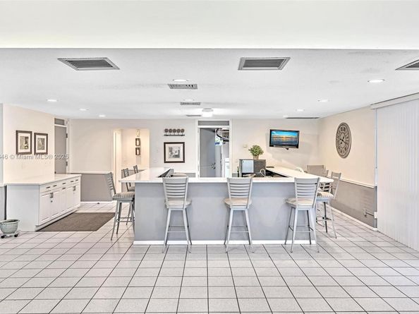 2221 Cypress Island Dr 805, Pompano Beach FL 33069