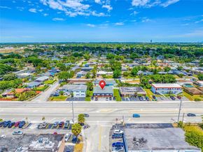 7031 Pembroke Rd, Pembroke Pines FL 33023