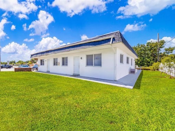 7031 Pembroke Rd, Pembroke Pines FL 33023