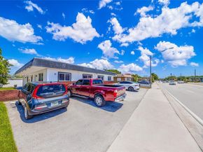 7031 Pembroke Rd, Pembroke Pines FL 33023
