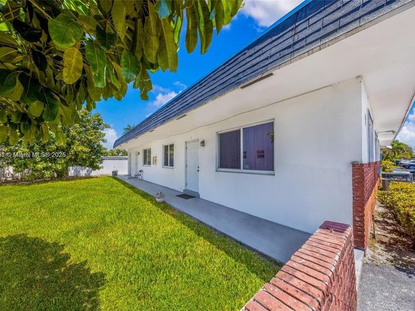 7031 Pembroke Rd, Pembroke Pines FL 33023