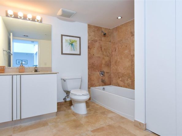 3030 NE 188th St 309, Aventura FL 33180