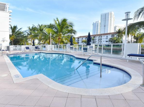 3030 NE 188th St 309, Aventura FL 33180