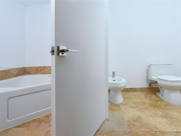 3030 NE 188th St 309, Aventura FL 33180