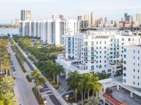 3030 NE 188th St 309, Aventura FL 33180