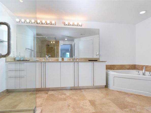 3030 NE 188th St 309, Aventura FL 33180