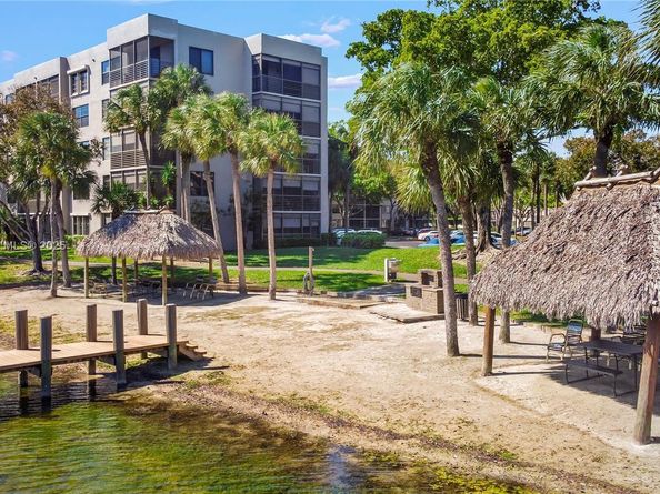 1001 Colony Point Cir 419, Pembroke Pines FL 33026