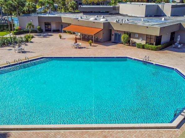 1001 Colony Point Cir 419, Pembroke Pines FL 33026