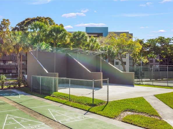 1001 Colony Point Cir 419, Pembroke Pines FL 33026