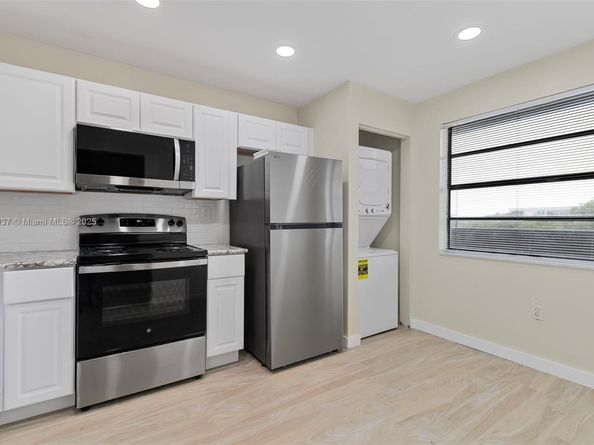 1001 Colony Point Cir 419, Pembroke Pines FL 33026