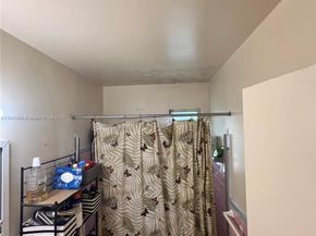 1121 NW 43rd St, Oakland Park FL 33309