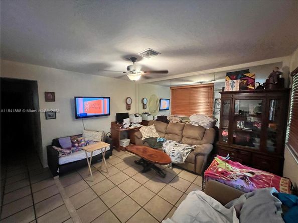 1121 NW 43rd St, Oakland Park FL 33309