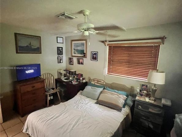 1121 NW 43rd St, Oakland Park FL 33309
