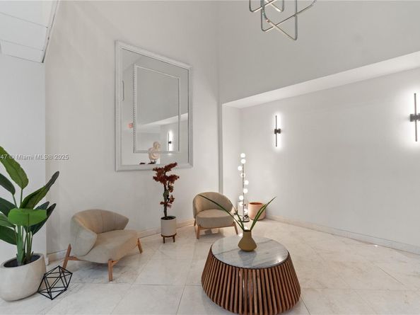 2780 NE 183rd St 1204, Aventura FL 33160