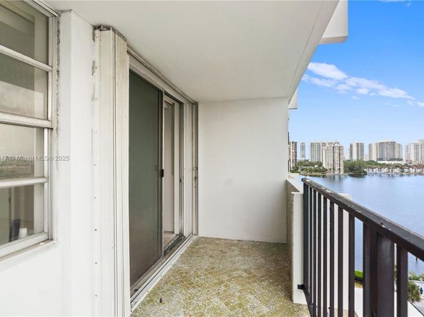 2780 NE 183rd St 1204, Aventura FL 33160