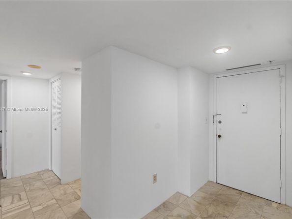 2780 NE 183rd St 1204, Aventura FL 33160