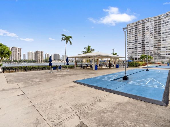 2780 NE 183rd St 1204, Aventura FL 33160