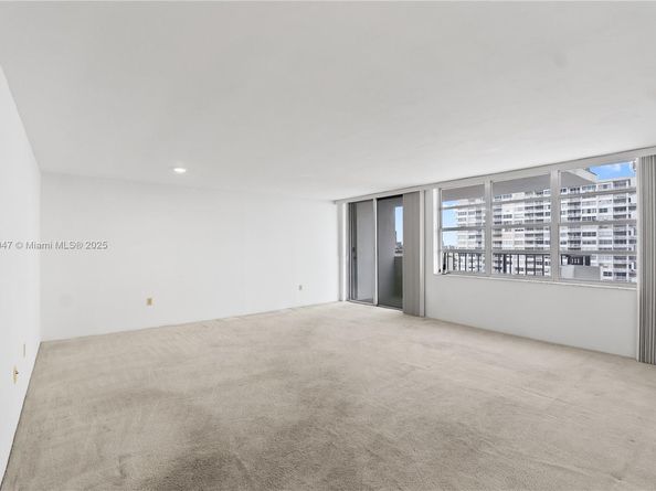 2780 NE 183rd St 1204, Aventura FL 33160