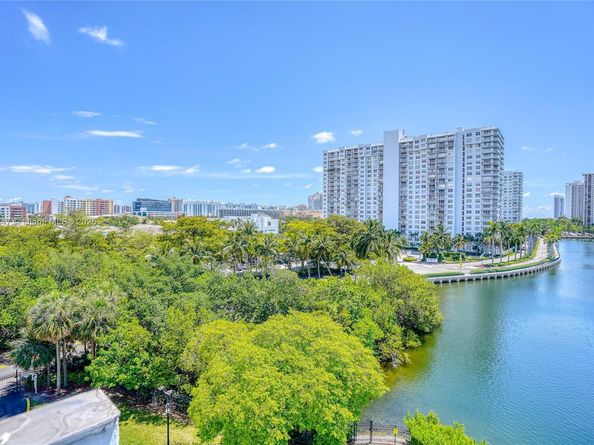 2780 NE 183rd St 1204, Aventura FL 33160