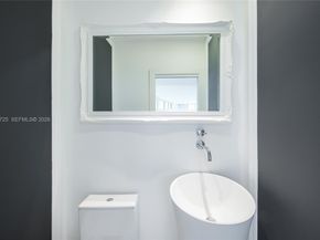 1000 S Pointe Dr PH2804, Miami Beach FL 33139