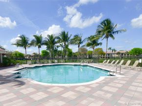 2494 Centergate Dr 102, Miramar FL 33025