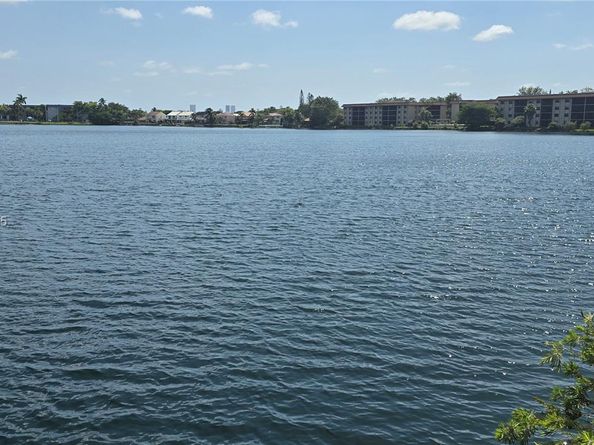 20015 NE 3rd Ct 6, Miami FL 33179