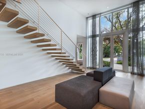 335 W 46th St, Miami Beach FL 33140