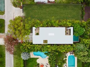 335 W 46th St, Miami Beach FL 33140