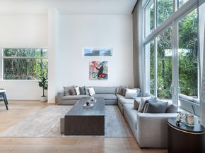 335 W 46th St, Miami Beach FL 33140