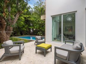 335 W 46th St, Miami Beach FL 33140