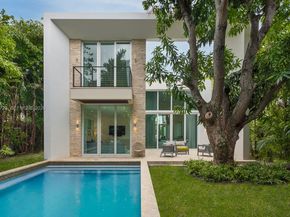 335 W 46th St, Miami Beach FL 33140