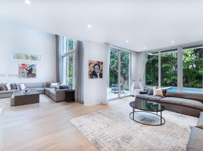 335 W 46th St, Miami Beach FL 33140