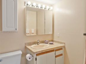 190 SE 5th Ave 202, Dania Beach FL 33004